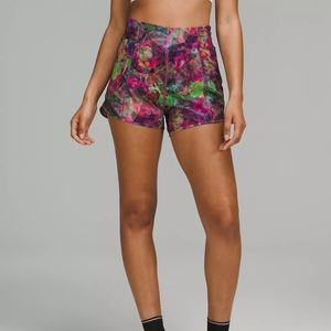 NWOT Hotty Hot High-Rise Lined Short 4" in Vivid Floral Tone Multi/Graphite Grey